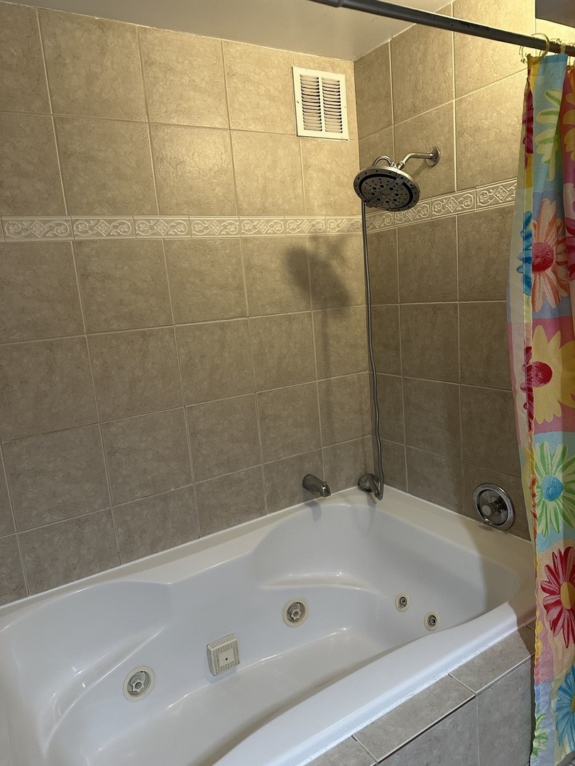 8809 W Golf Road #11F, Niles, IL 60714