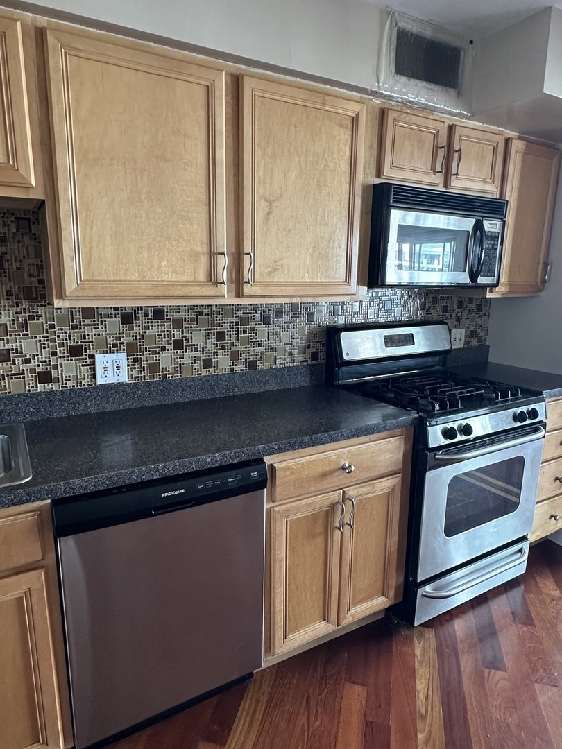 8809 W Golf Road #11F, Niles, IL 60714