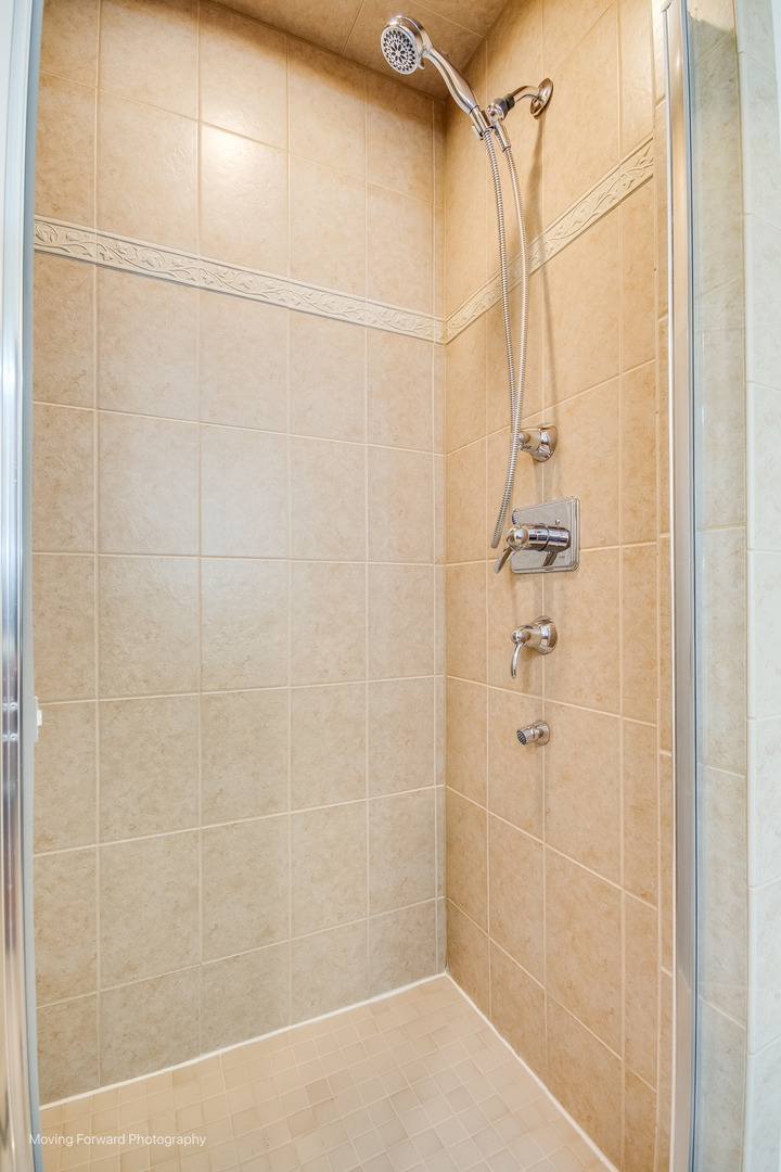 2023 Alta Vista Court, Naperville, IL 60563