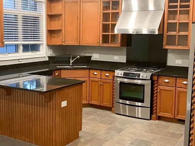 2023 Alta Vista Court, Naperville, IL 60563