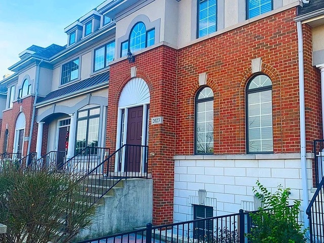 2023 Alta Vista Court, Naperville, IL 60563