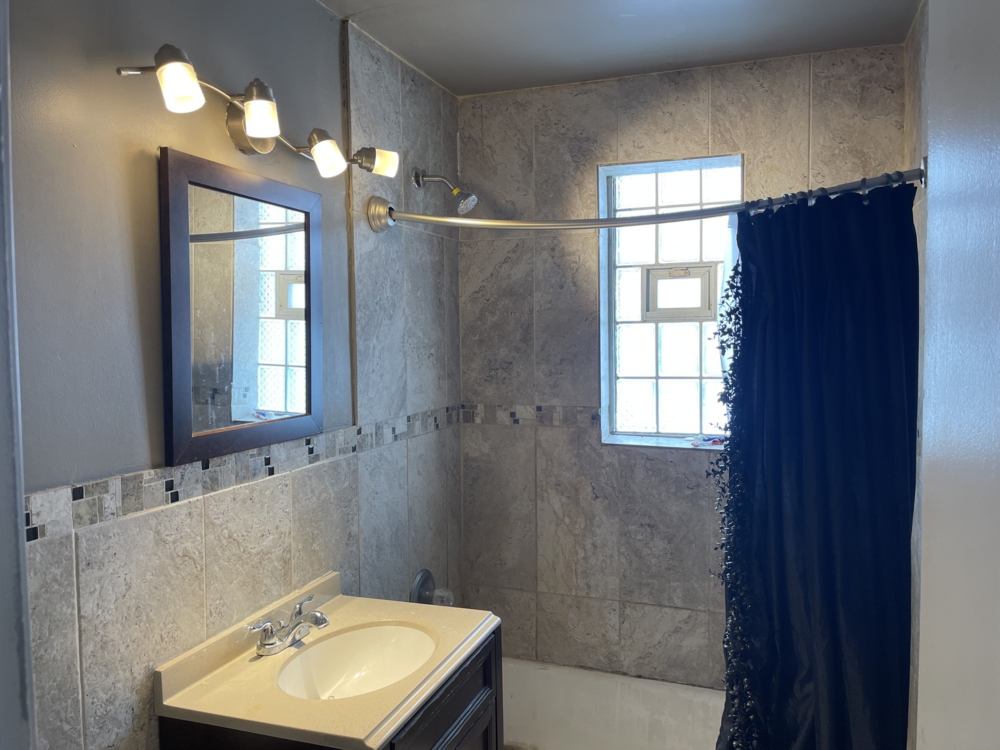 907 N Raynor Avenue, Joliet, IL 60435