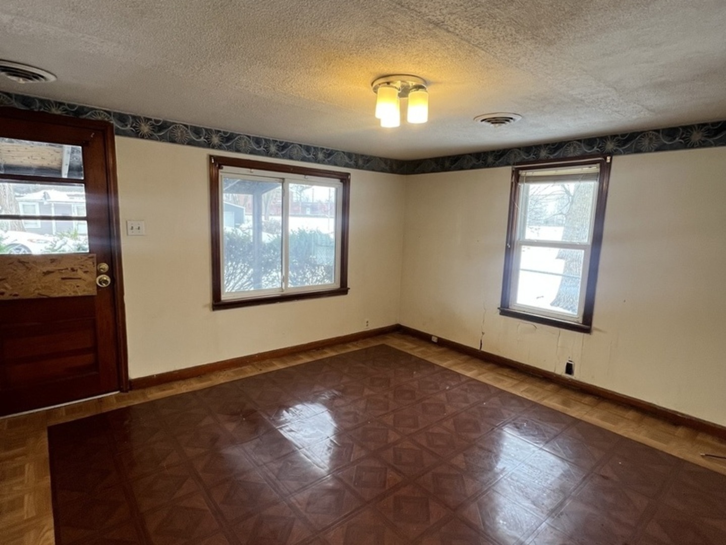 206 Crestwood Avenue, Tilton, IL 61833