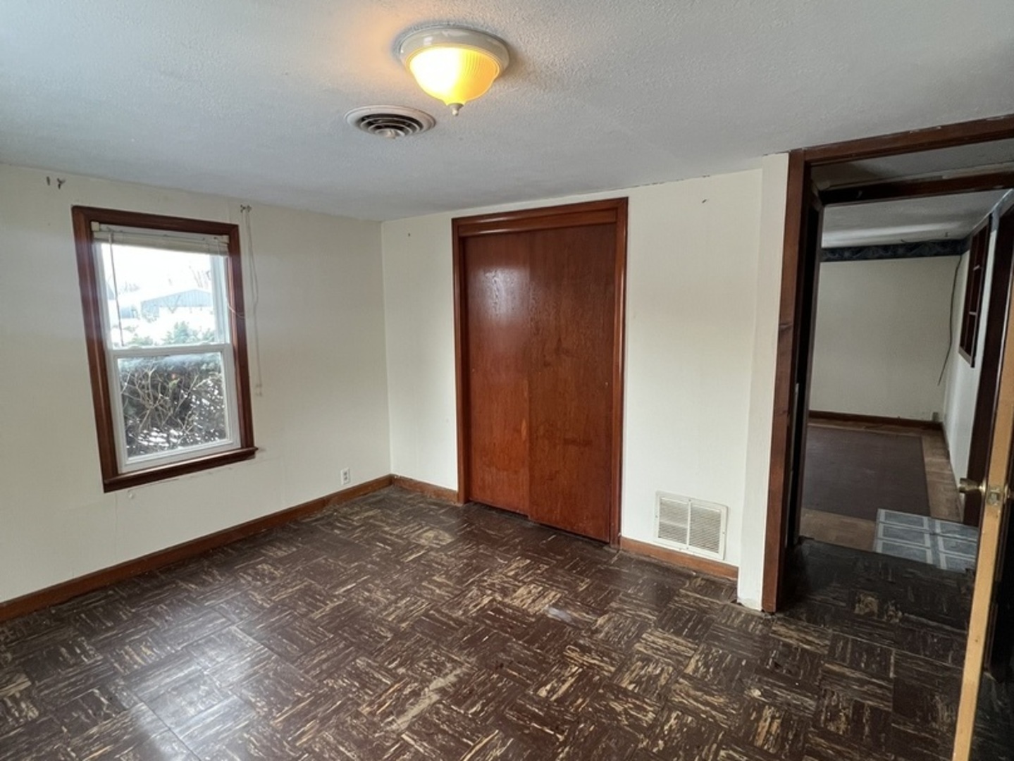 206 Crestwood Avenue, Tilton, IL 61833