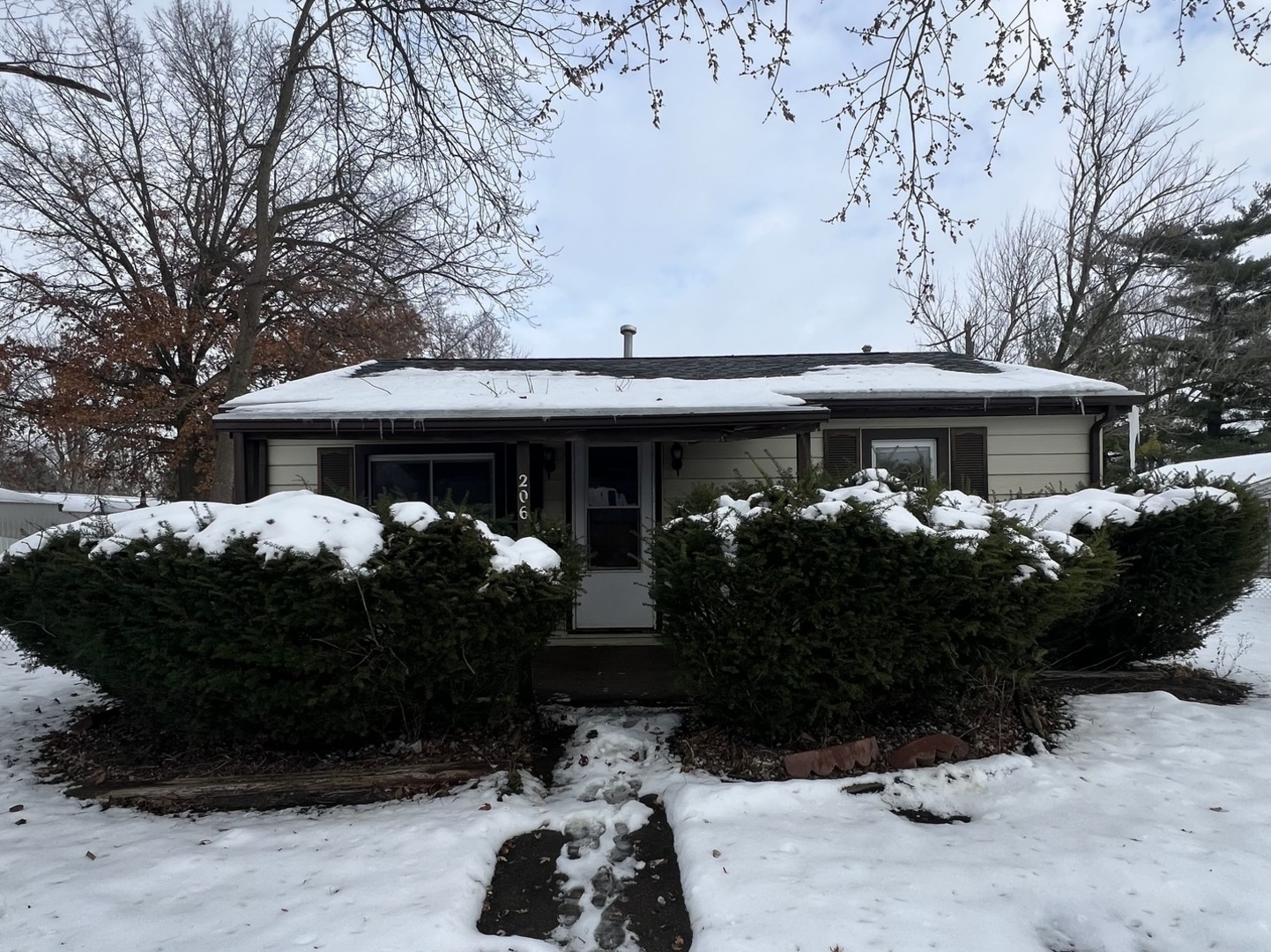 206 Crestwood Avenue, Tilton, IL 61833