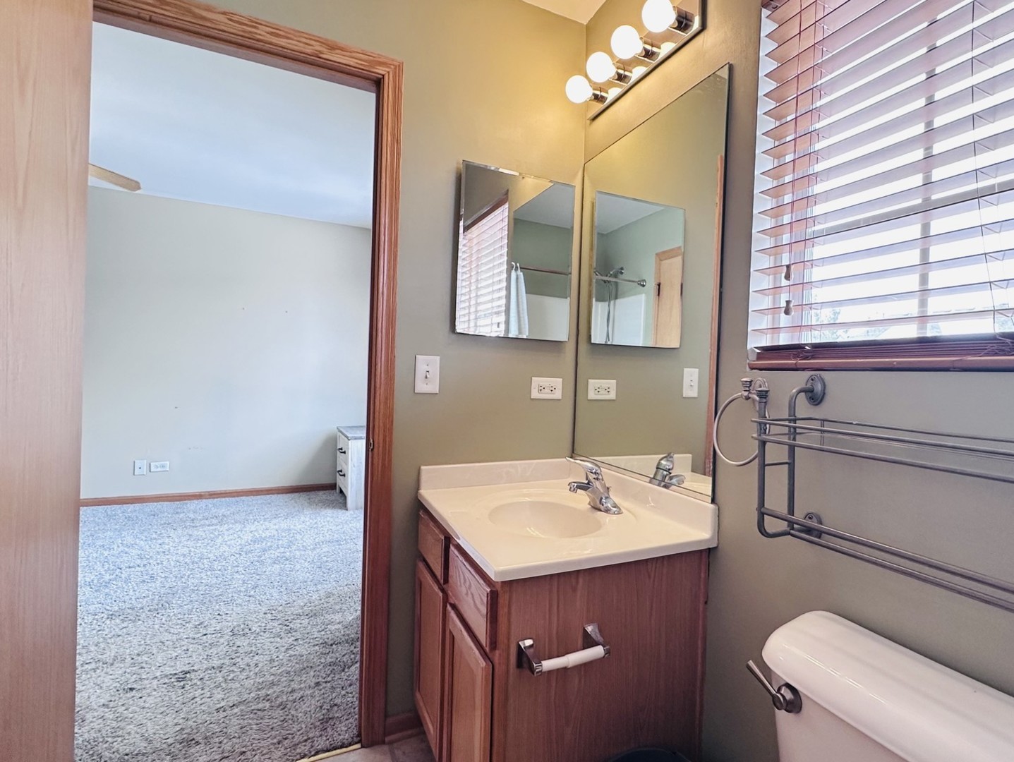 1851 Indian Hill Lane, Aurora, IL 60503