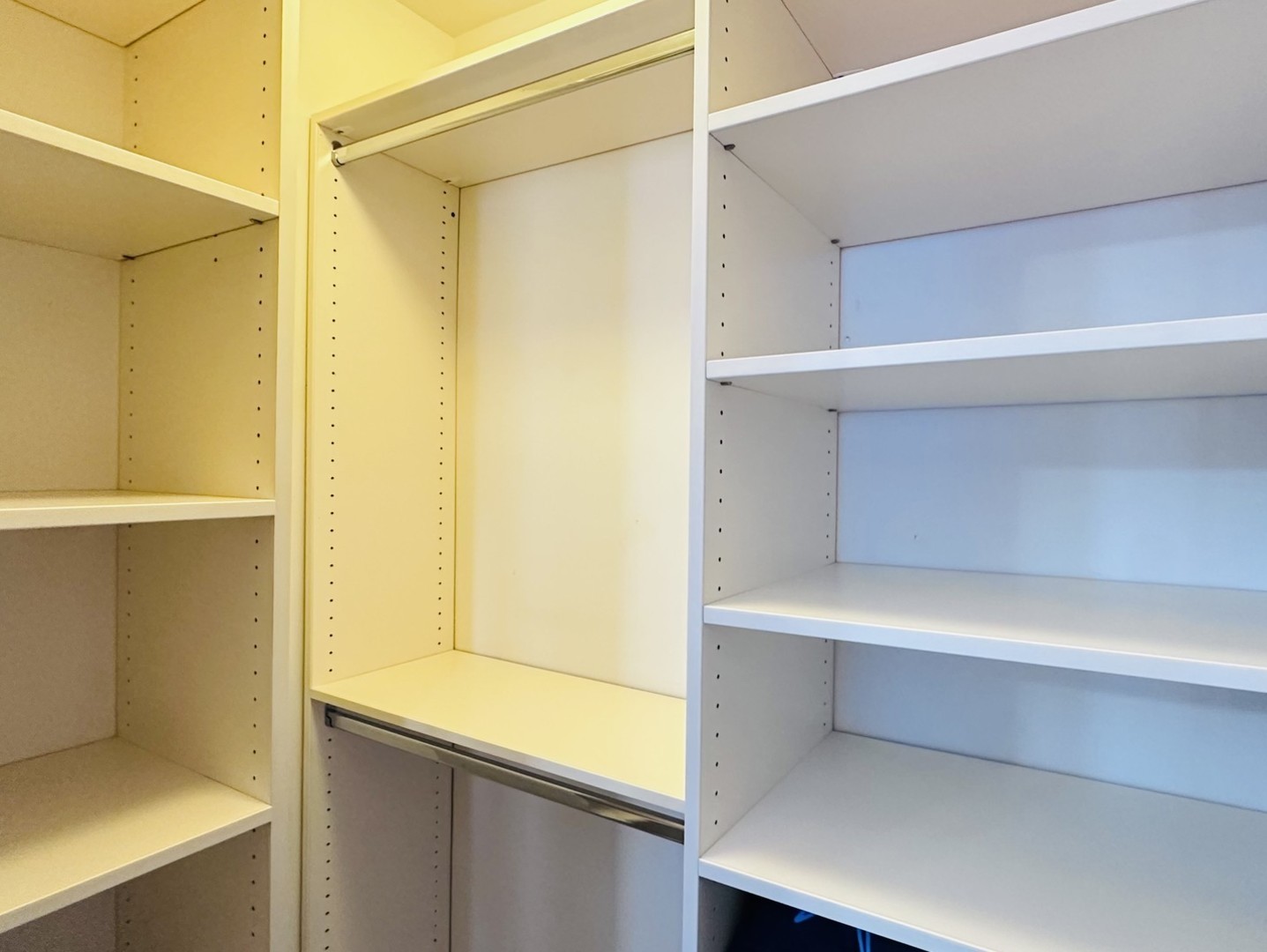 1851 Indian Hill Lane, Aurora, IL 60503