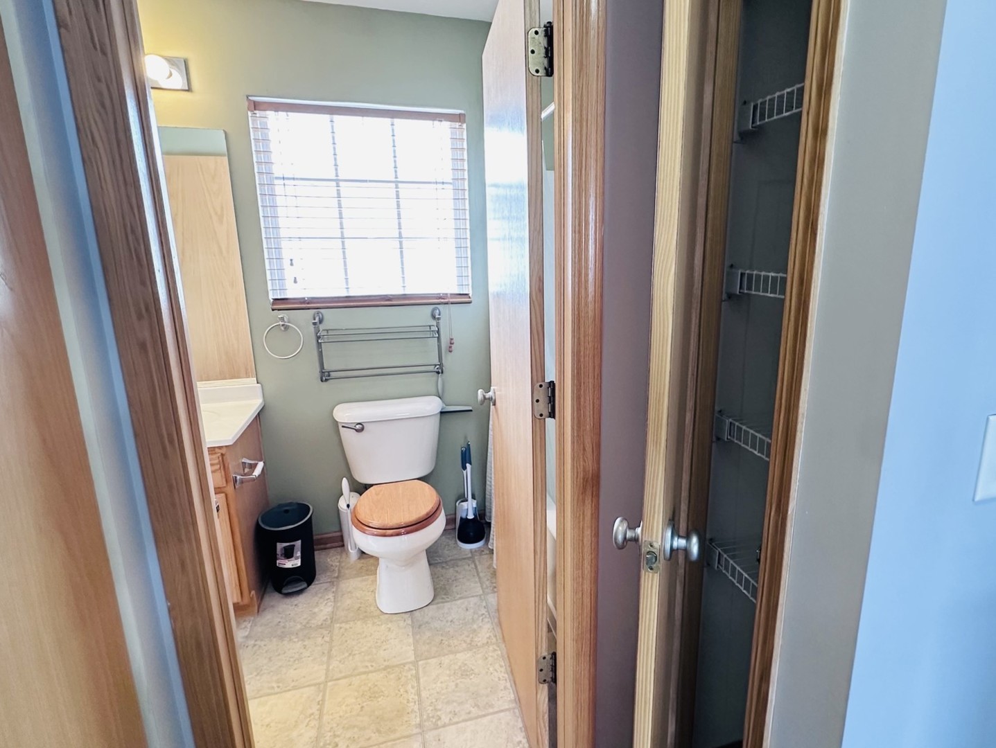 1851 Indian Hill Lane, Aurora, IL 60503