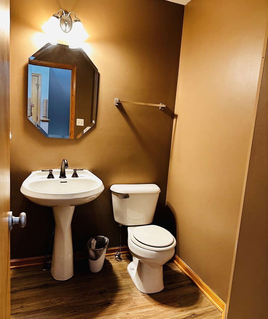 1851 Indian Hill Lane, Aurora, IL 60503