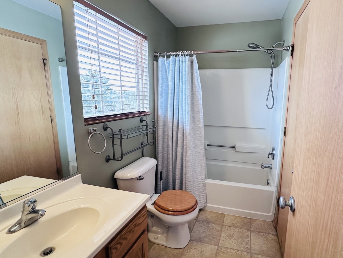 1851 Indian Hill Lane, Aurora, IL 60503