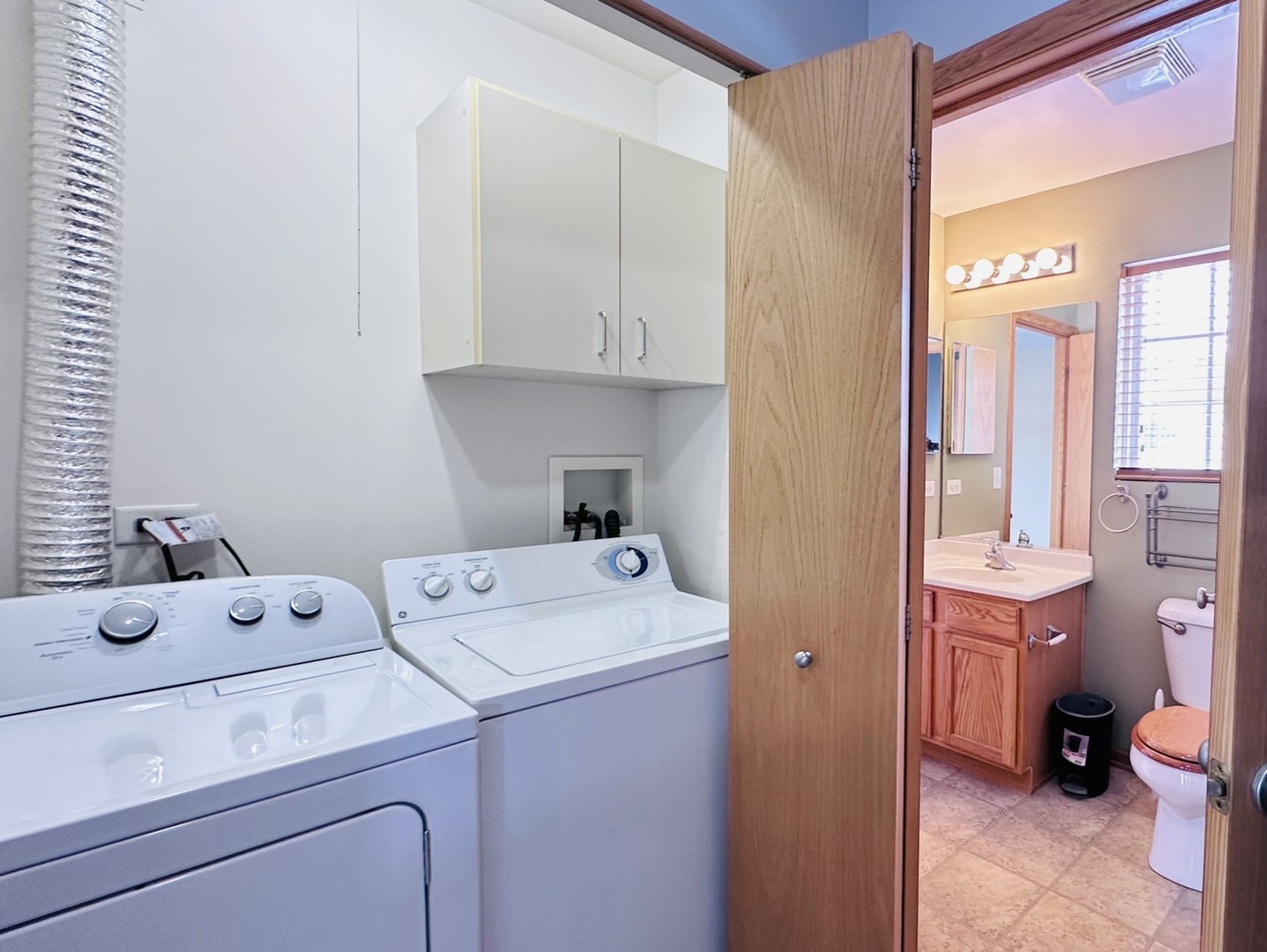 1851 Indian Hill Lane, Aurora, IL 60503