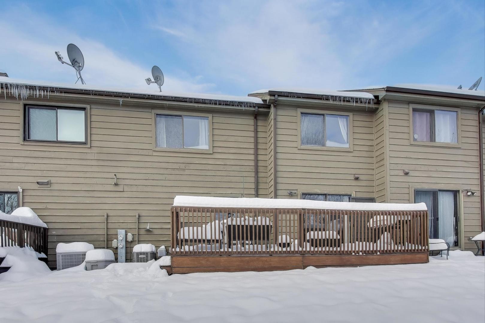 174 Dunbar Lane, East Dundee, IL 60118