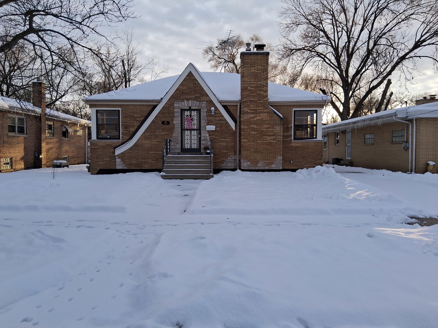 360 Streamside Drive, Harvey, IL 60426