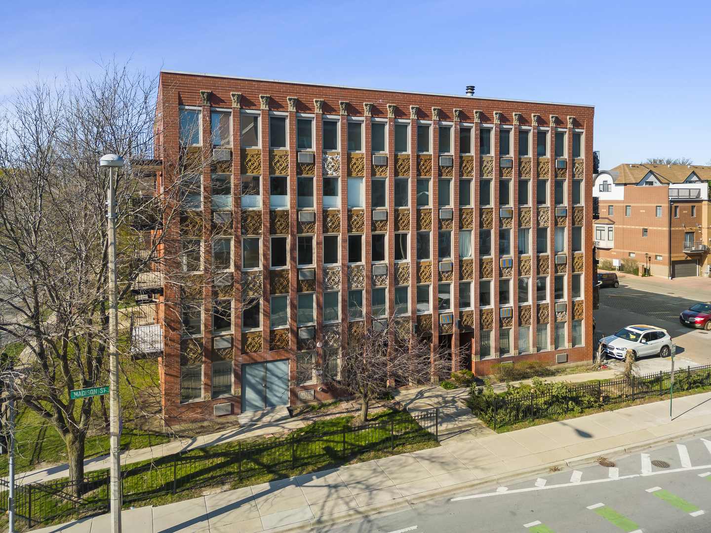 1041 Susan Collins Lane #102, Oak Park, IL 60302