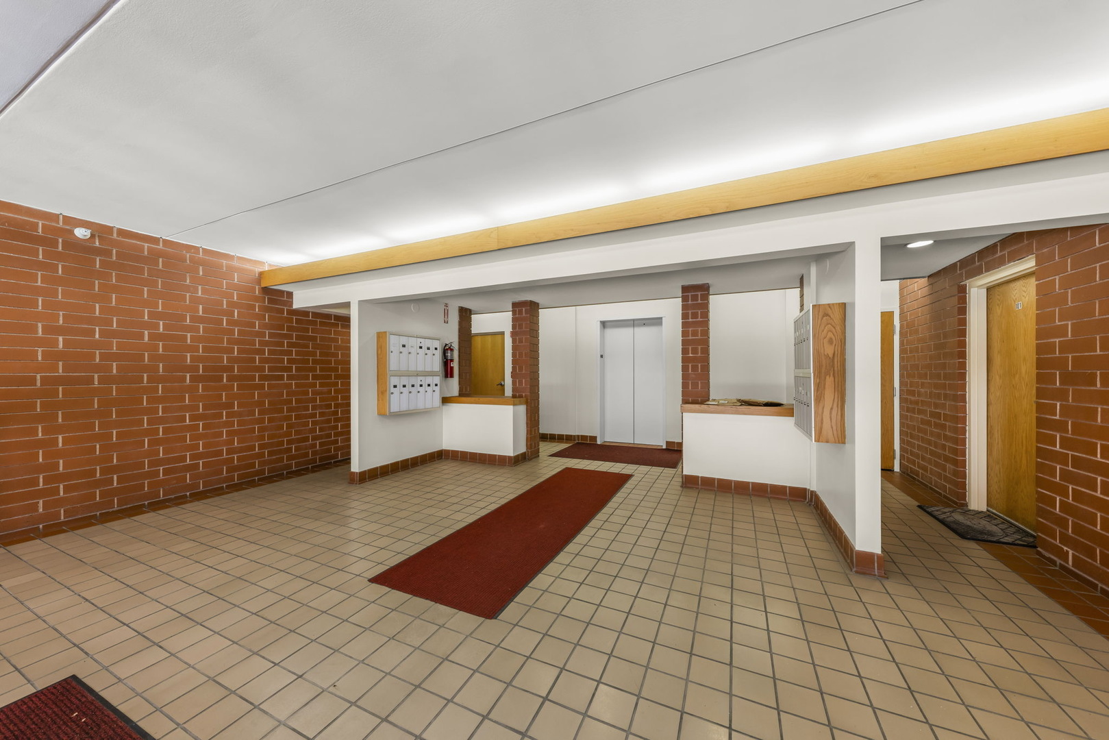 1041 Susan Collins Lane #102, Oak Park, IL 60302