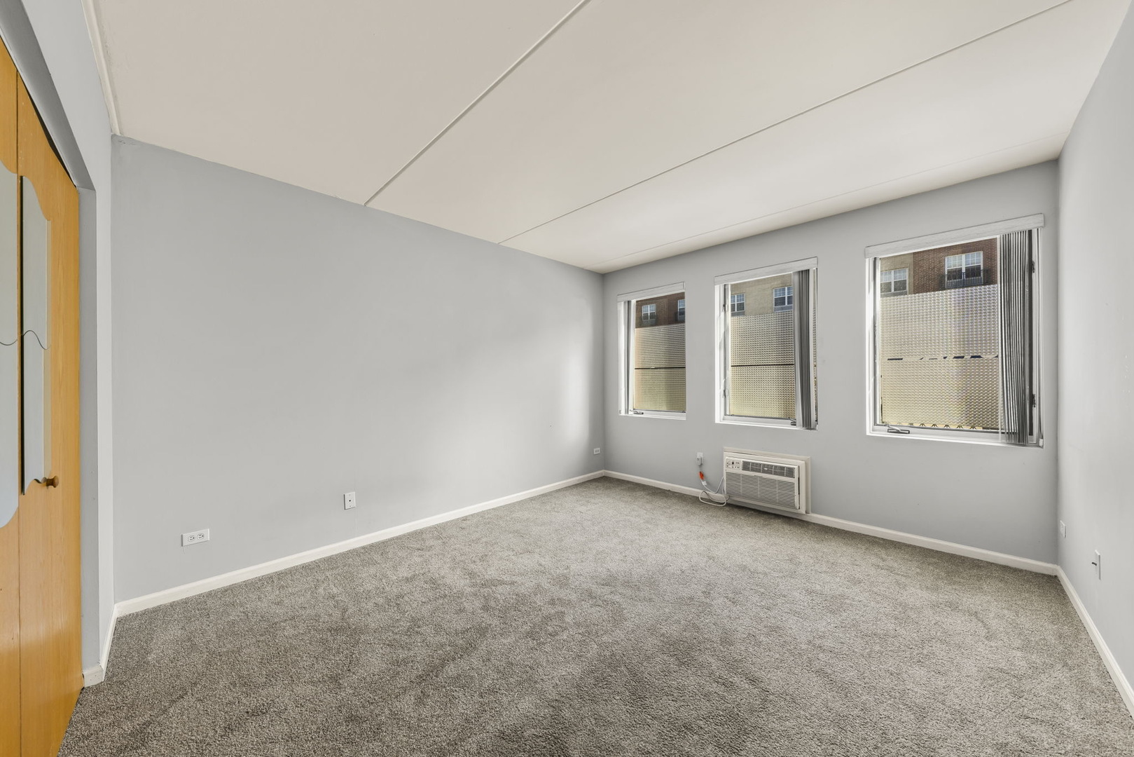 1041 Susan Collins Lane #102, Oak Park, IL 60302