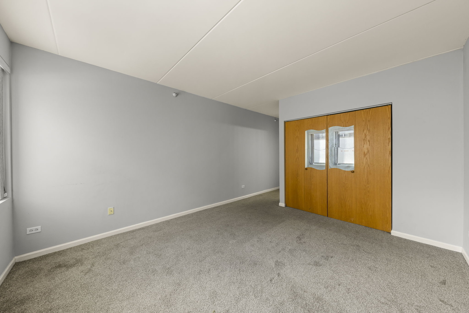 1041 Susan Collins Lane #102, Oak Park, IL 60302