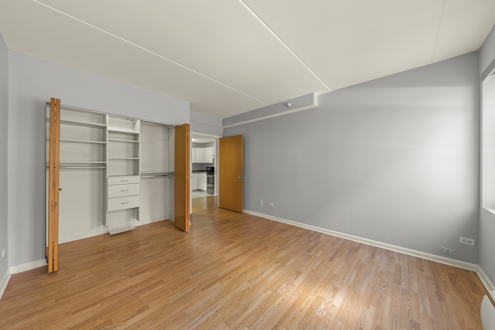 1041 Susan Collins Lane #102, Oak Park, IL 60302