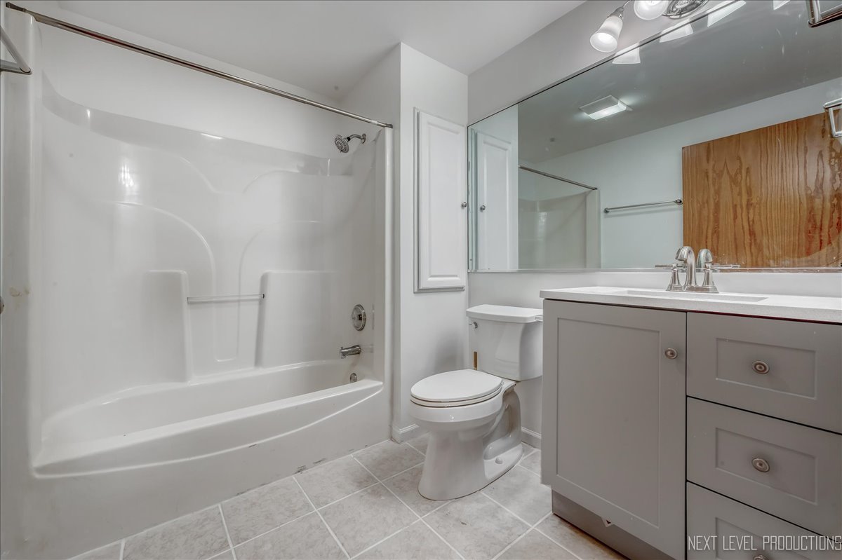 1041 Susan Collins Lane #102, Oak Park, IL 60302