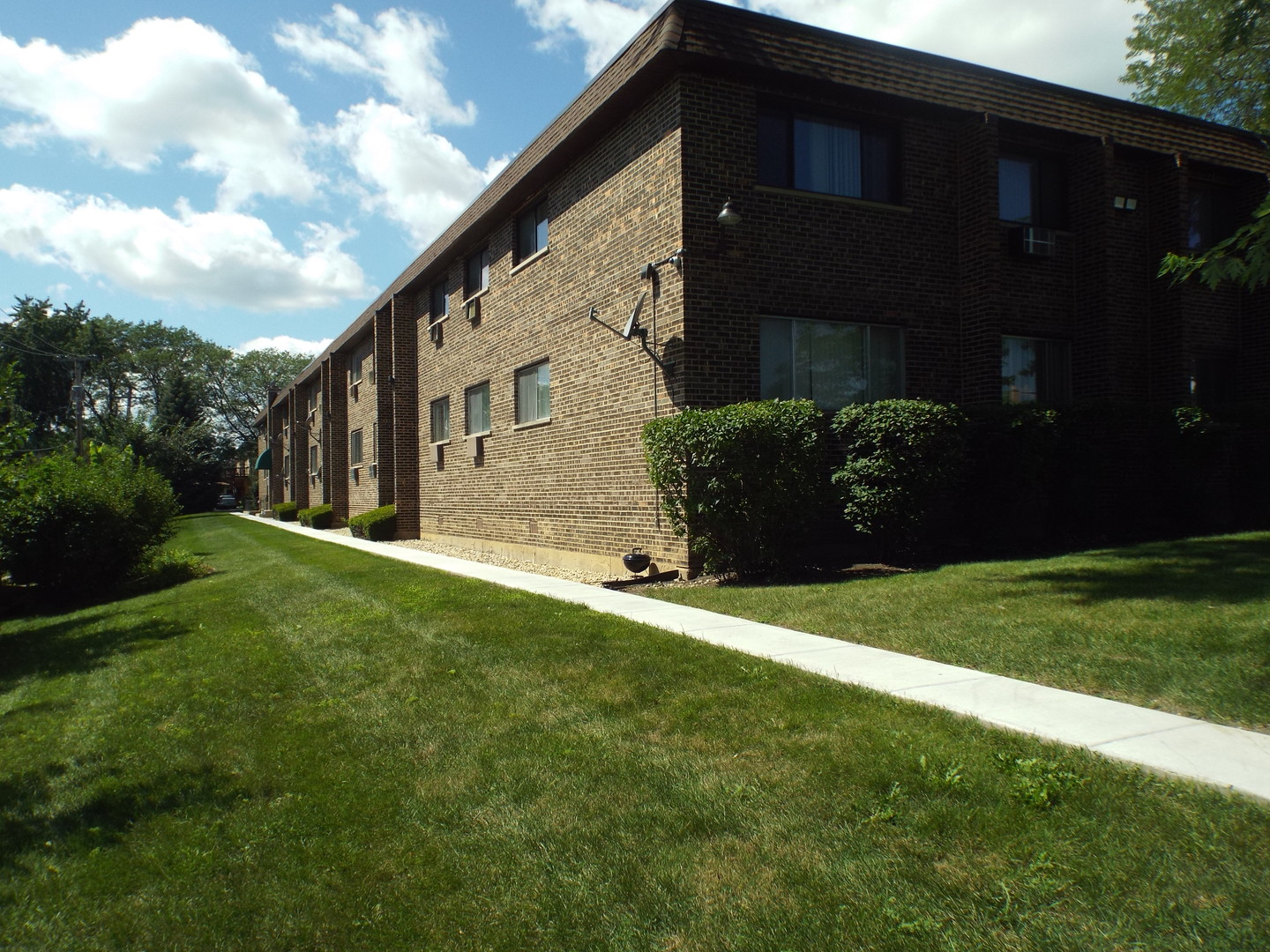 77 W Central Avenue #105, Roselle, IL 60172