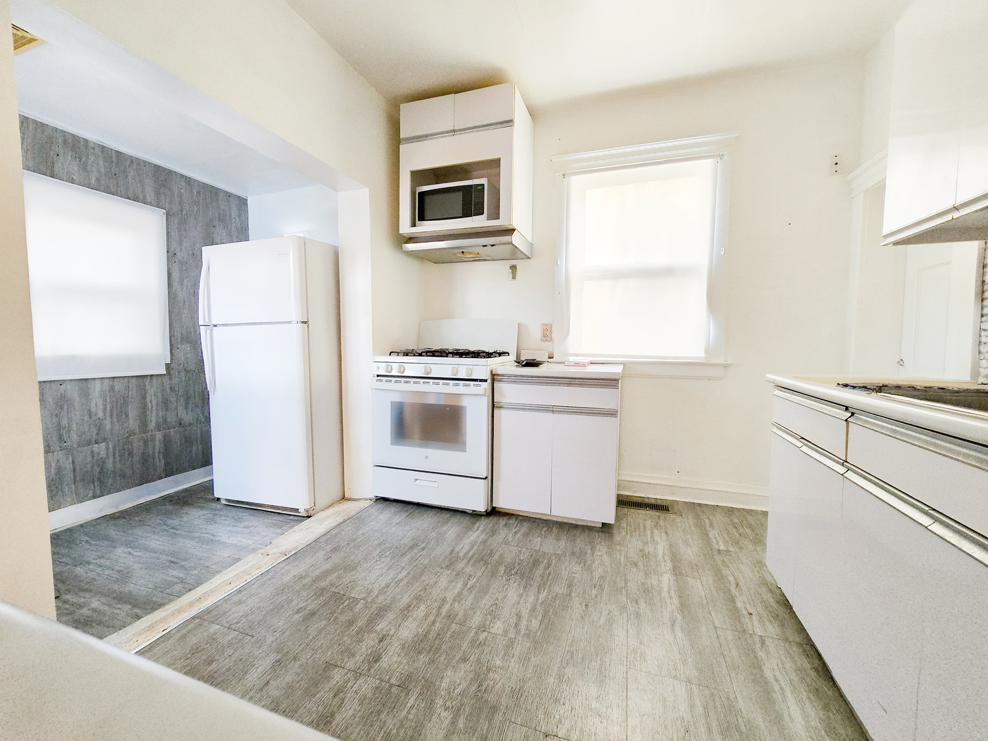 481 Division Street, Elgin, IL 60120