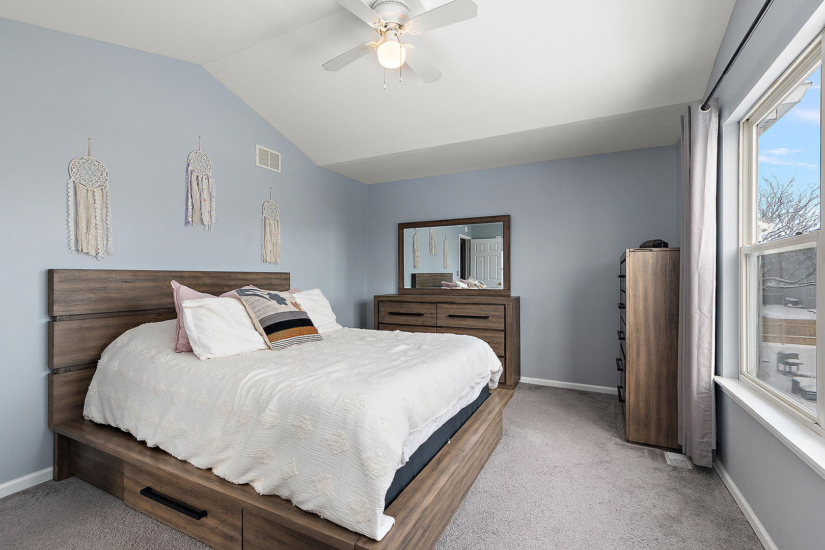 420 Wilshire Lane, Bolingbrook, IL 60440