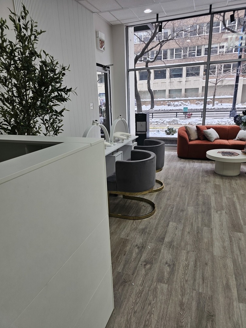 3110 N Sheridan Road, Chicago, IL 60657