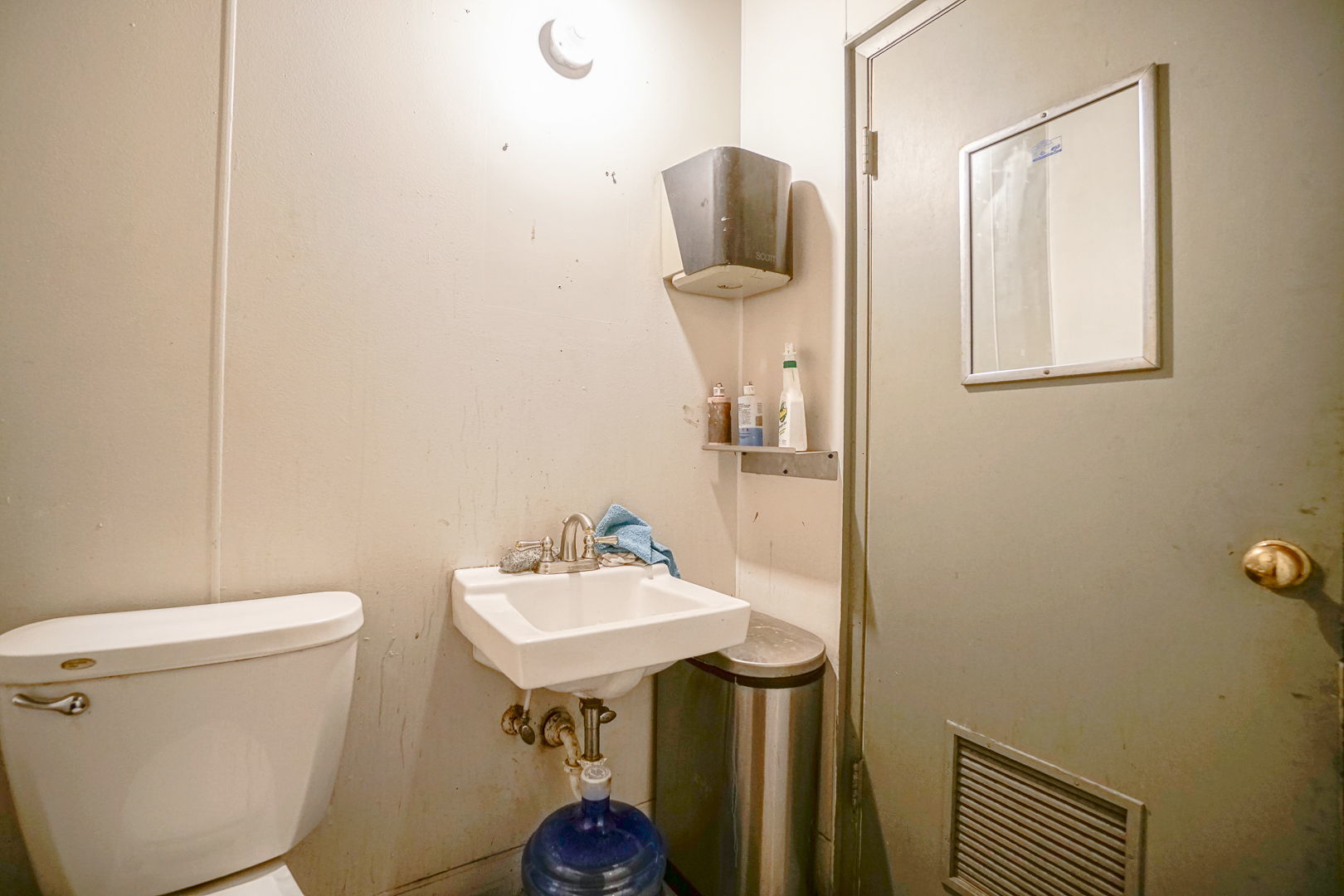 2045 W Galena Avenue, Freeport, IL 61032