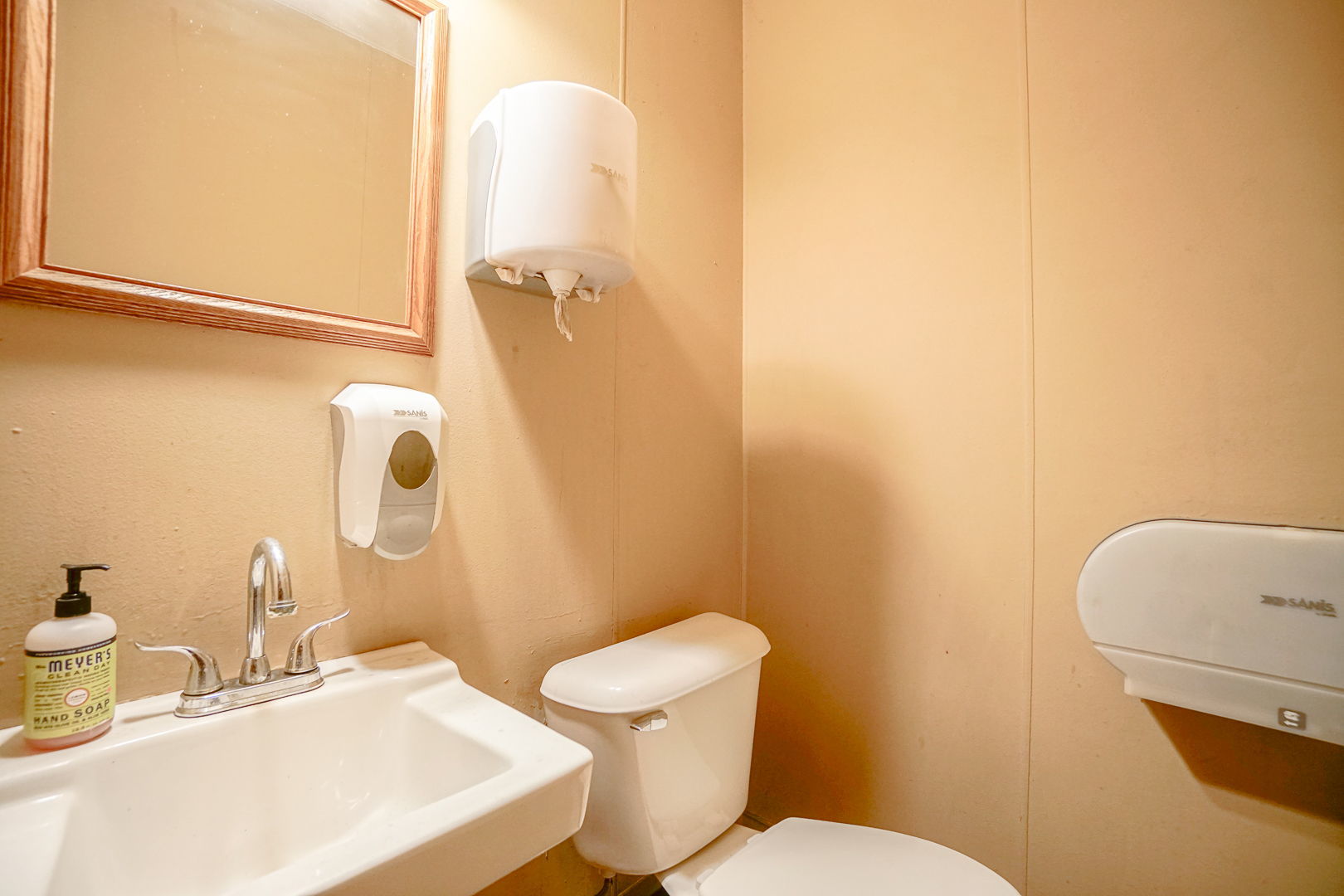 2045 W Galena Avenue, Freeport, IL 61032