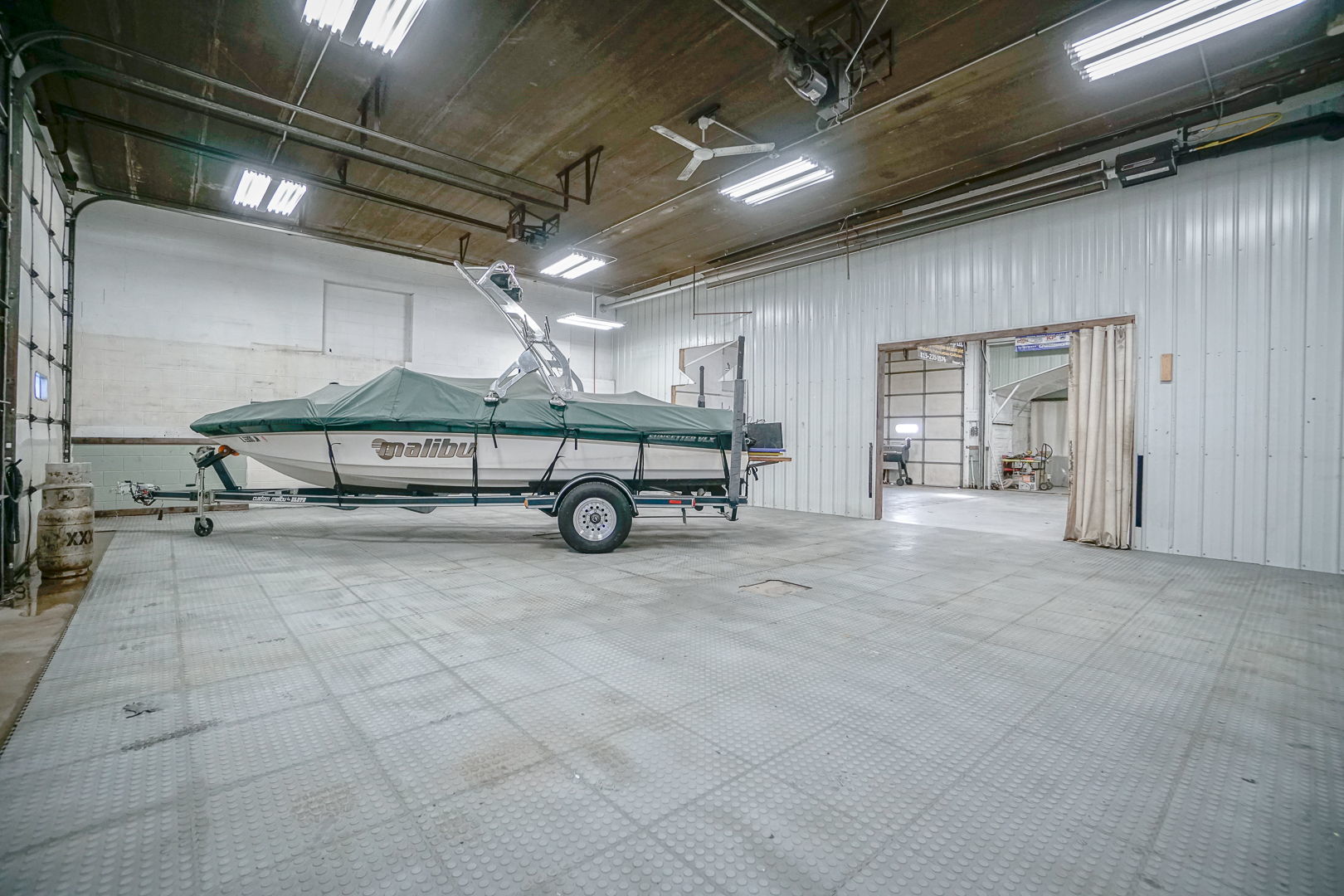 2045 W Galena Avenue, Freeport, IL 61032