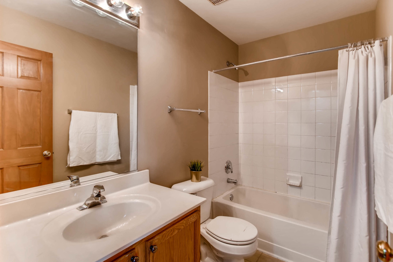 961 GENESEE Court #961, Naperville, IL 60563