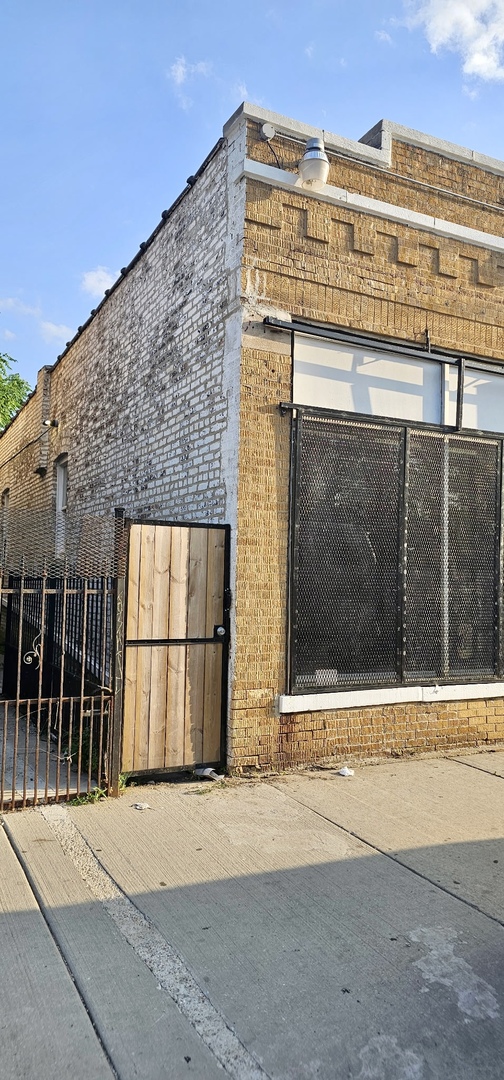 3657 W Division Street, Chicago, IL 60651