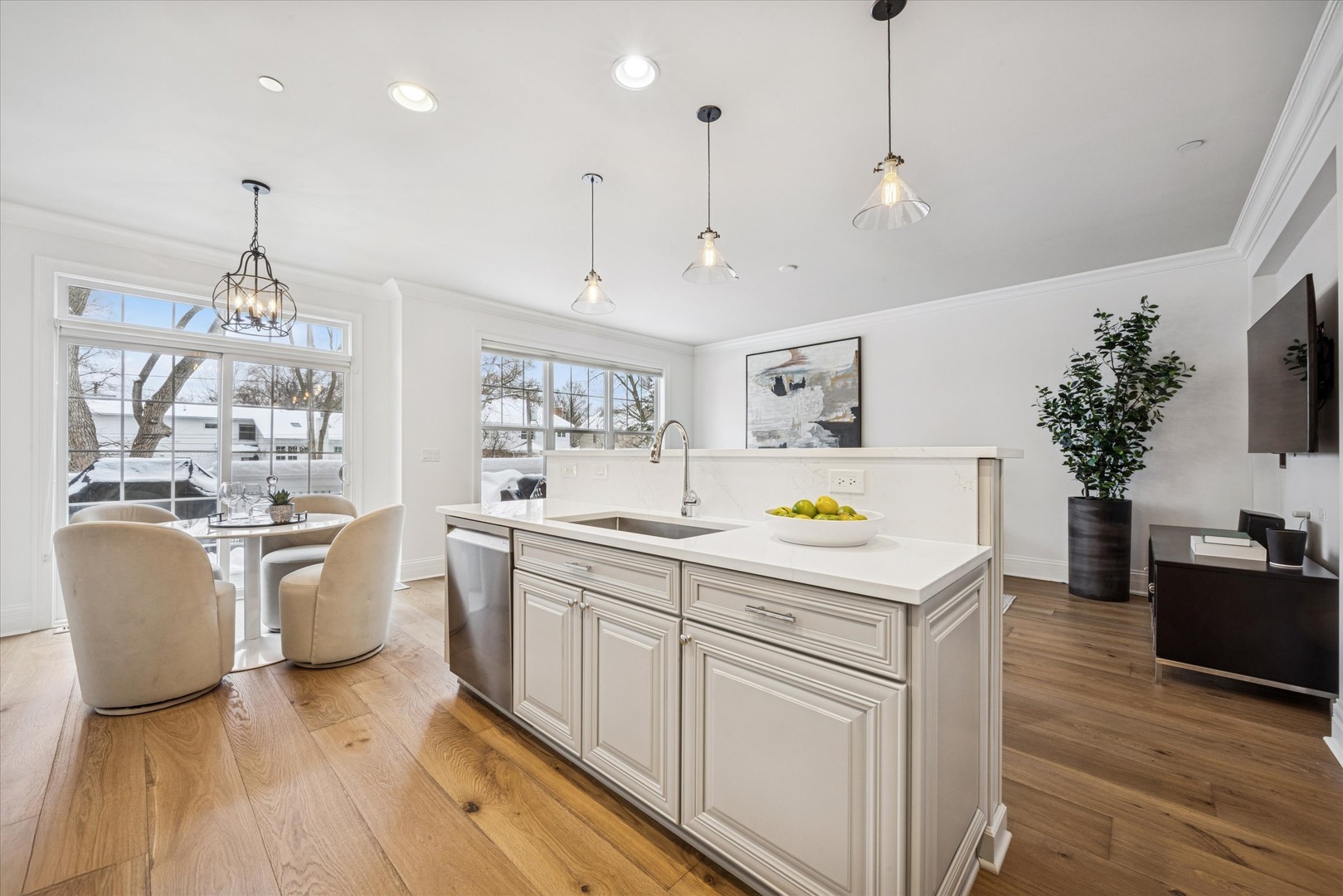 86 W KENNEDY Lane, Hinsdale, IL 60521