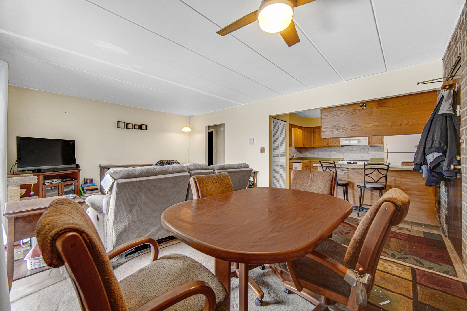 124 E Bailey Road #E, Naperville, IL 60565