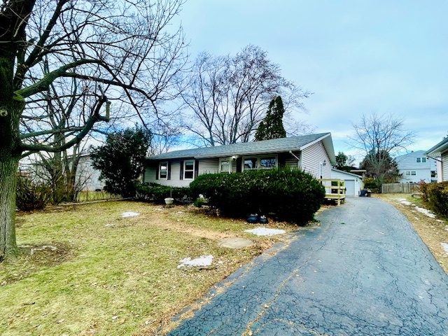 10 Pine Avenue, Lake Zurich, IL 60047