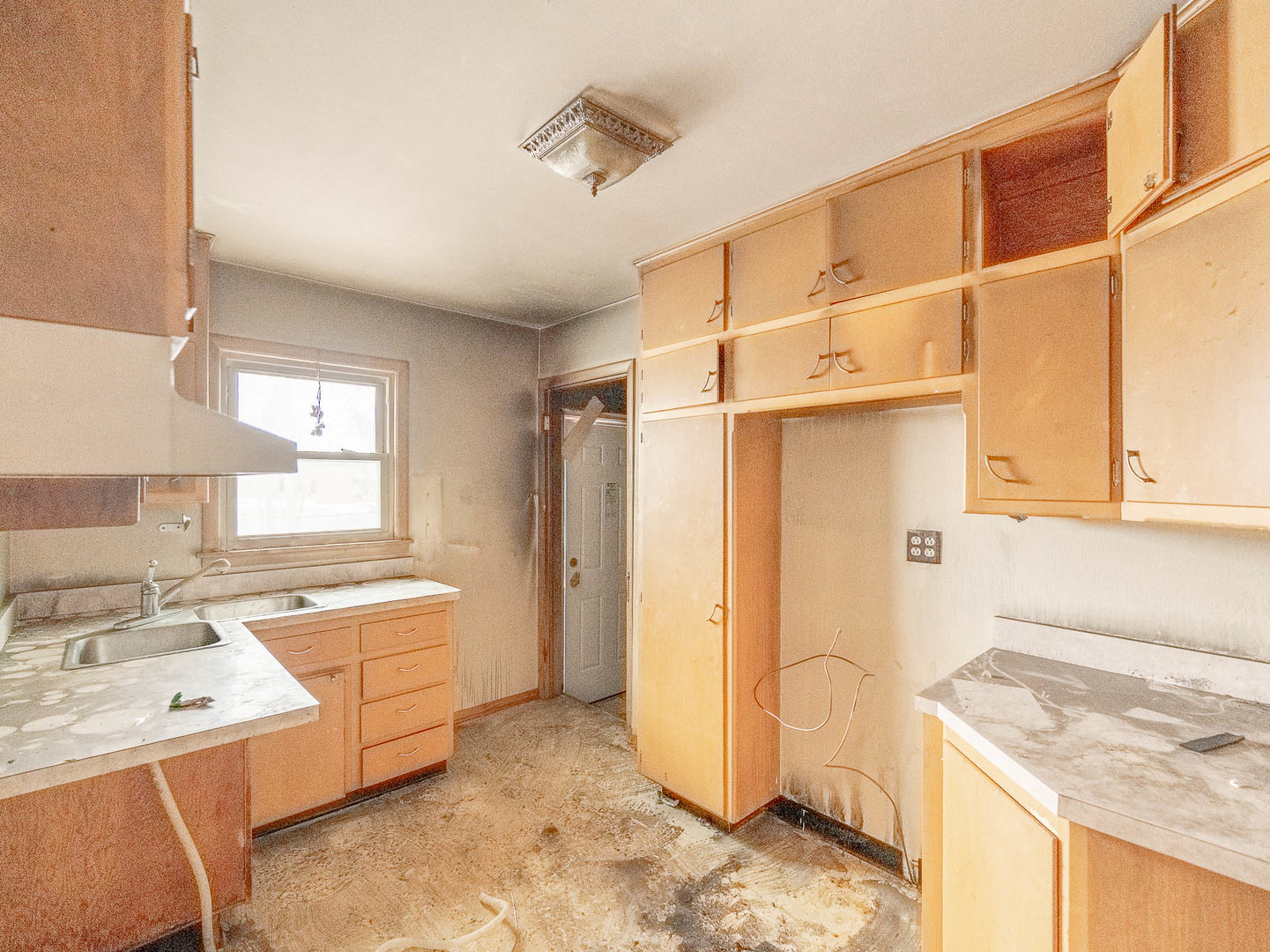 409 N Iowa Avenue, Villa Park, IL 60181