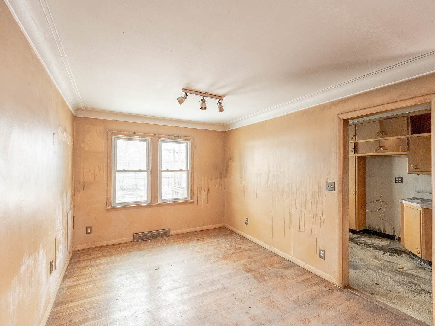 409 N Iowa Avenue, Villa Park, IL 60181