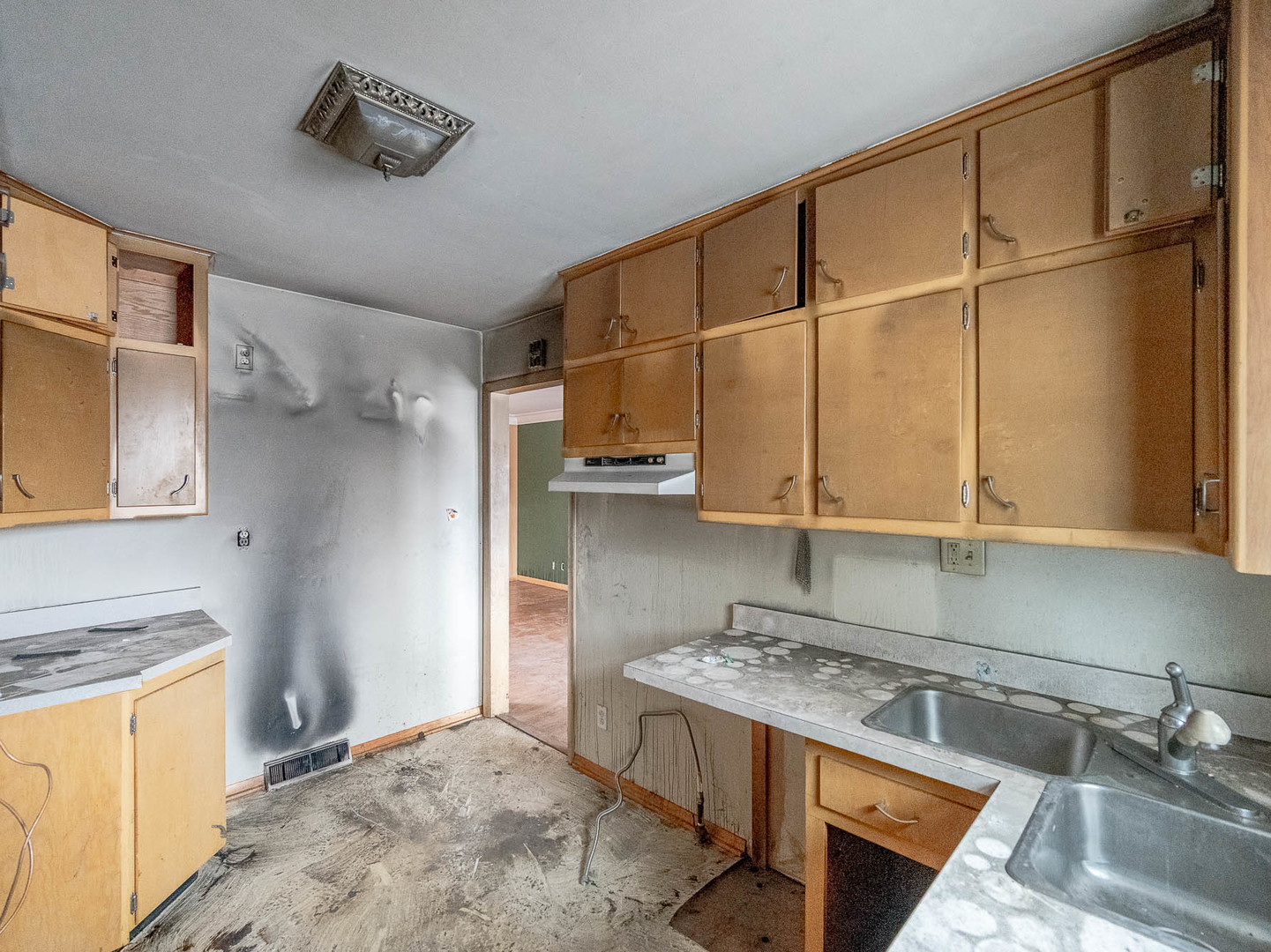 409 N Iowa Avenue, Villa Park, IL 60181