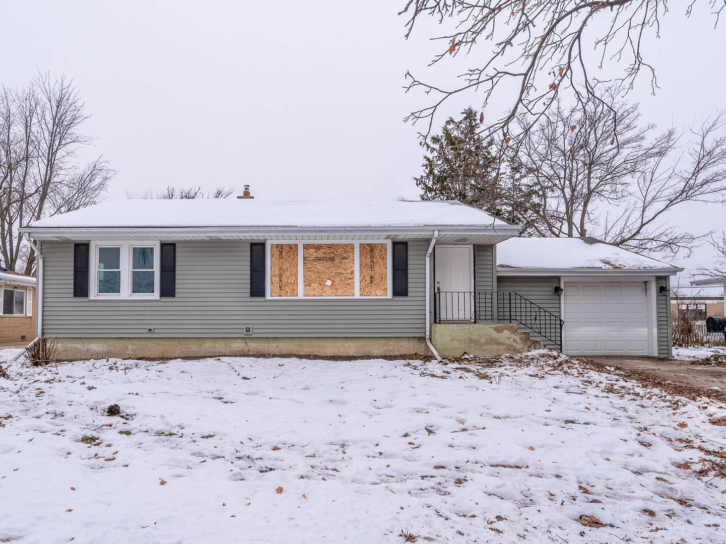 409 N Iowa Avenue, Villa Park, IL 60181