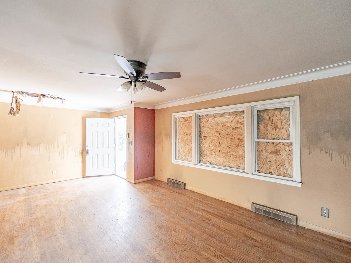 409 N Iowa Avenue, Villa Park, IL 60181