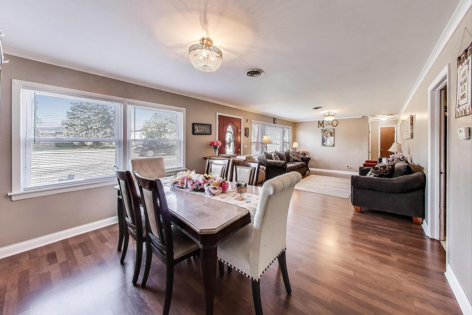 8760 N Oketo Avenue, Niles, IL 60714