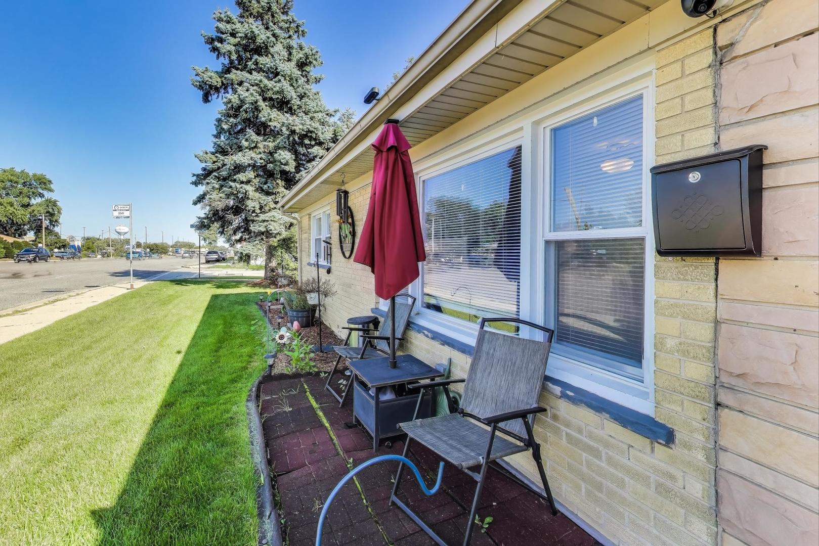 8760 N Oketo Avenue, Niles, IL 60714