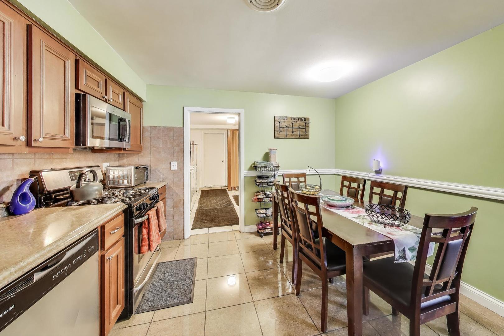 8760 N Oketo Avenue, Niles, IL 60714