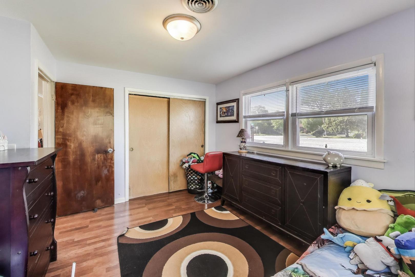 8760 N Oketo Avenue, Niles, IL 60714