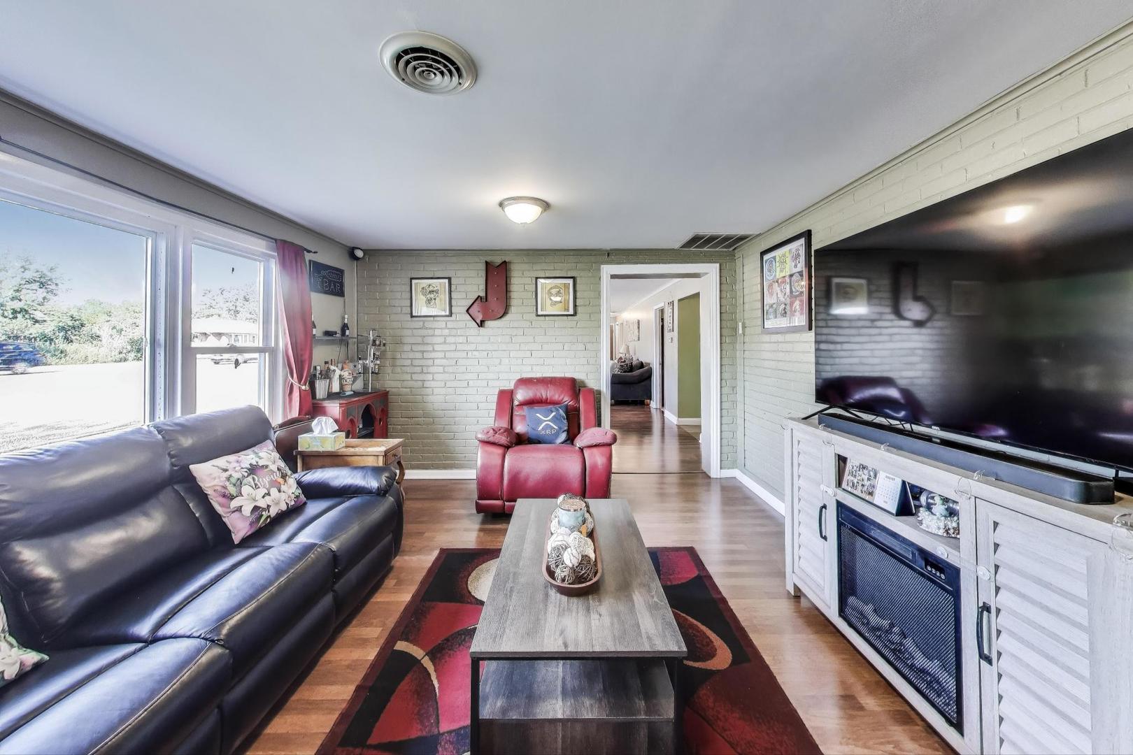 8760 N Oketo Avenue, Niles, IL 60714