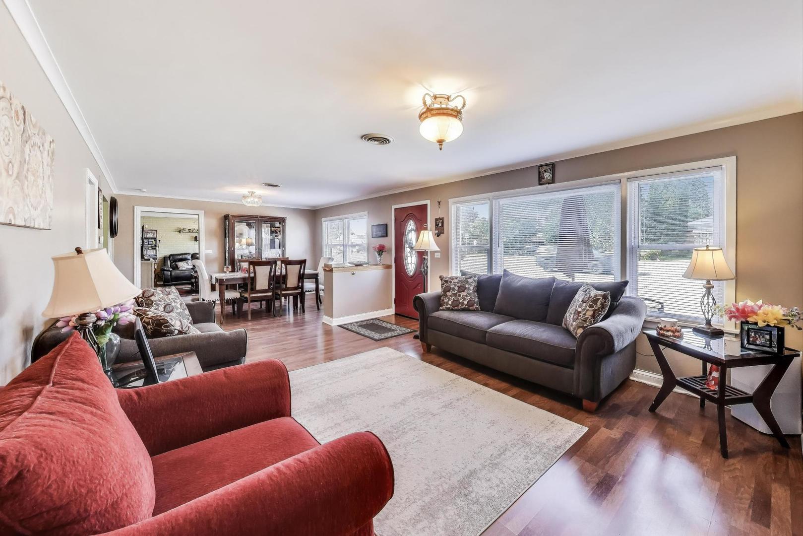 8760 N Oketo Avenue, Niles, IL 60714