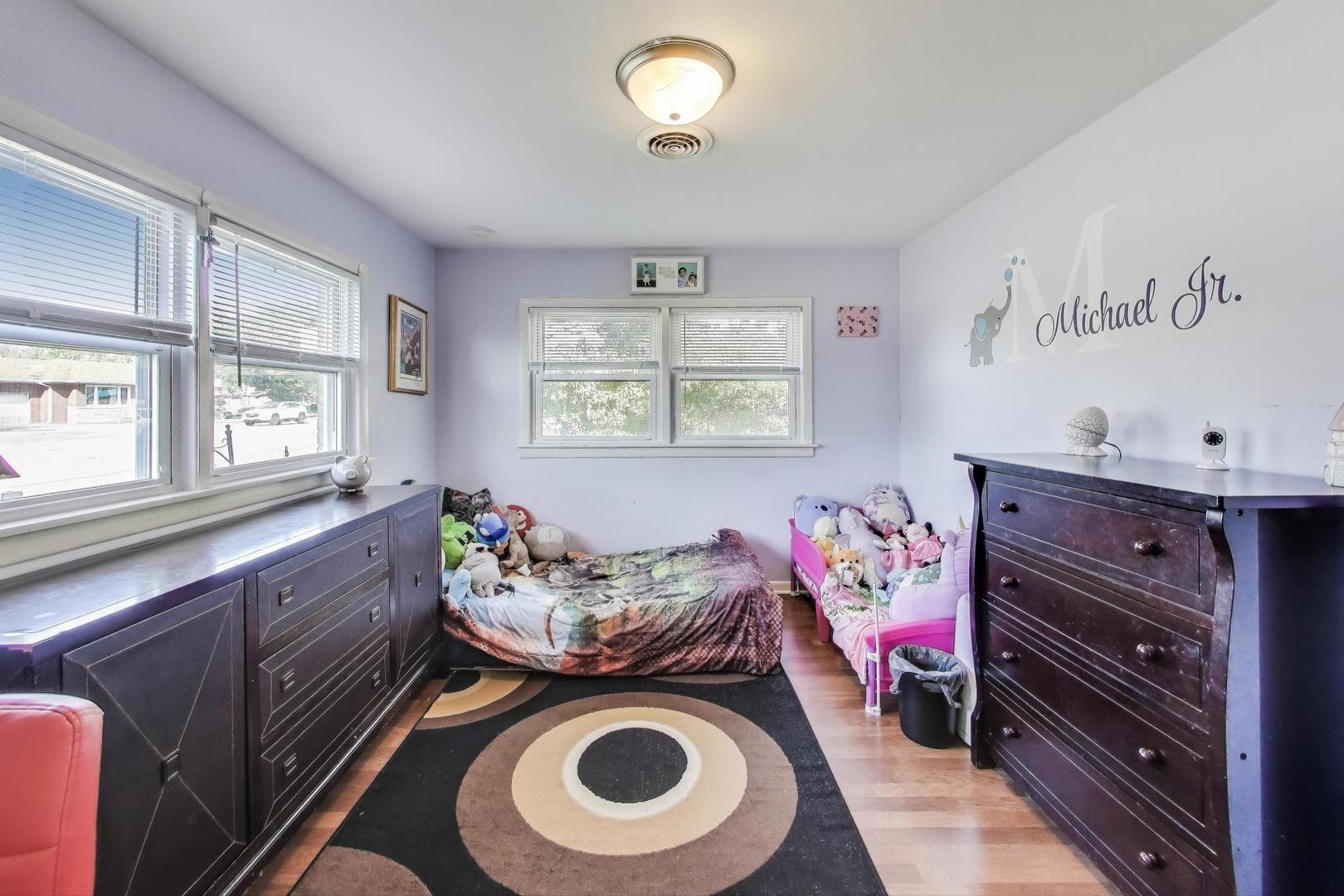 8760 N Oketo Avenue, Niles, IL 60714