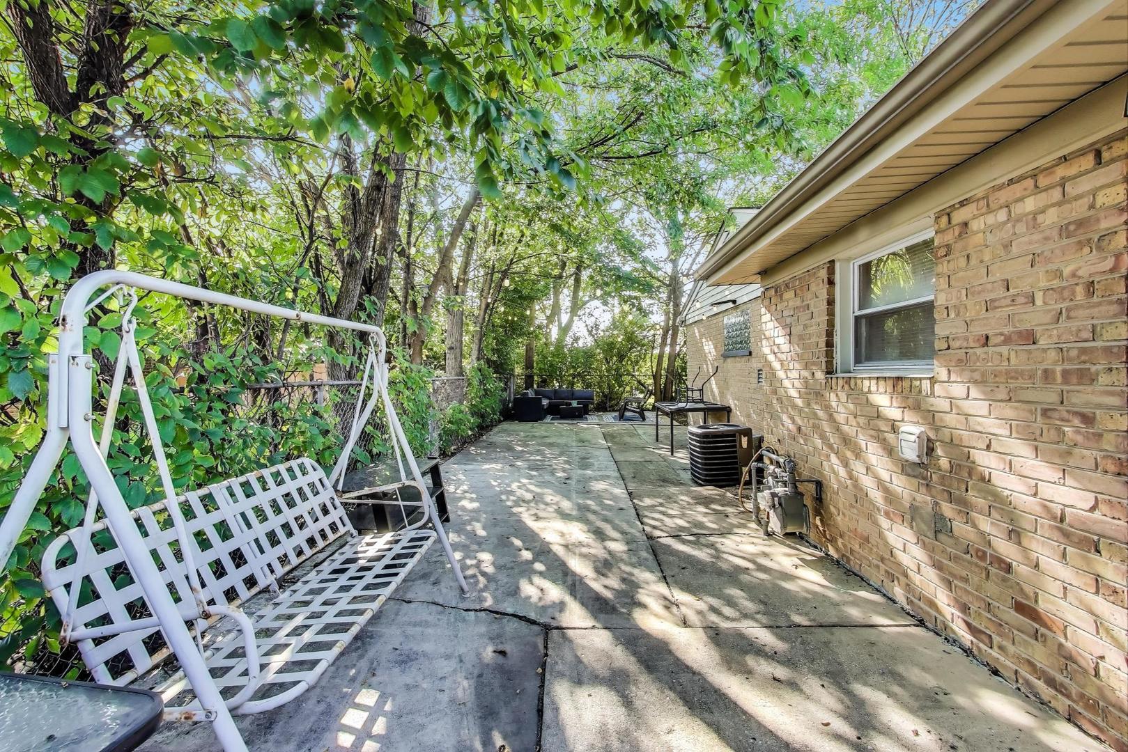 8760 N Oketo Avenue, Niles, IL 60714