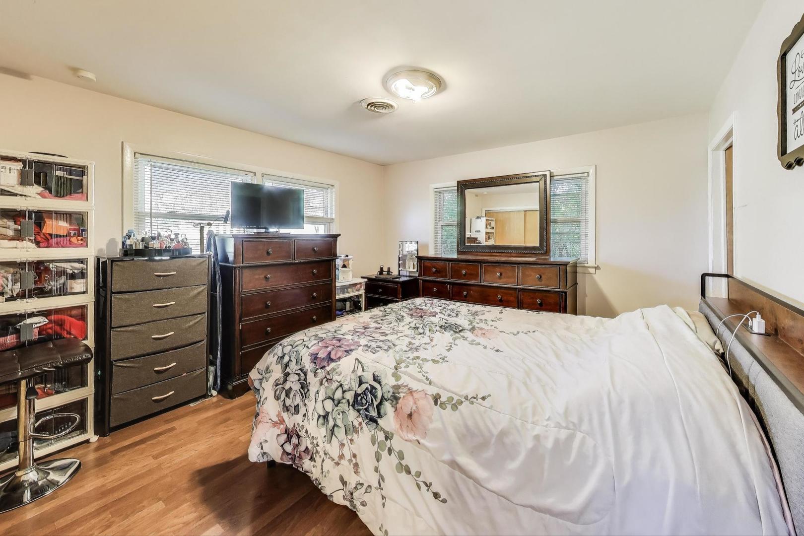 8760 N Oketo Avenue, Niles, IL 60714