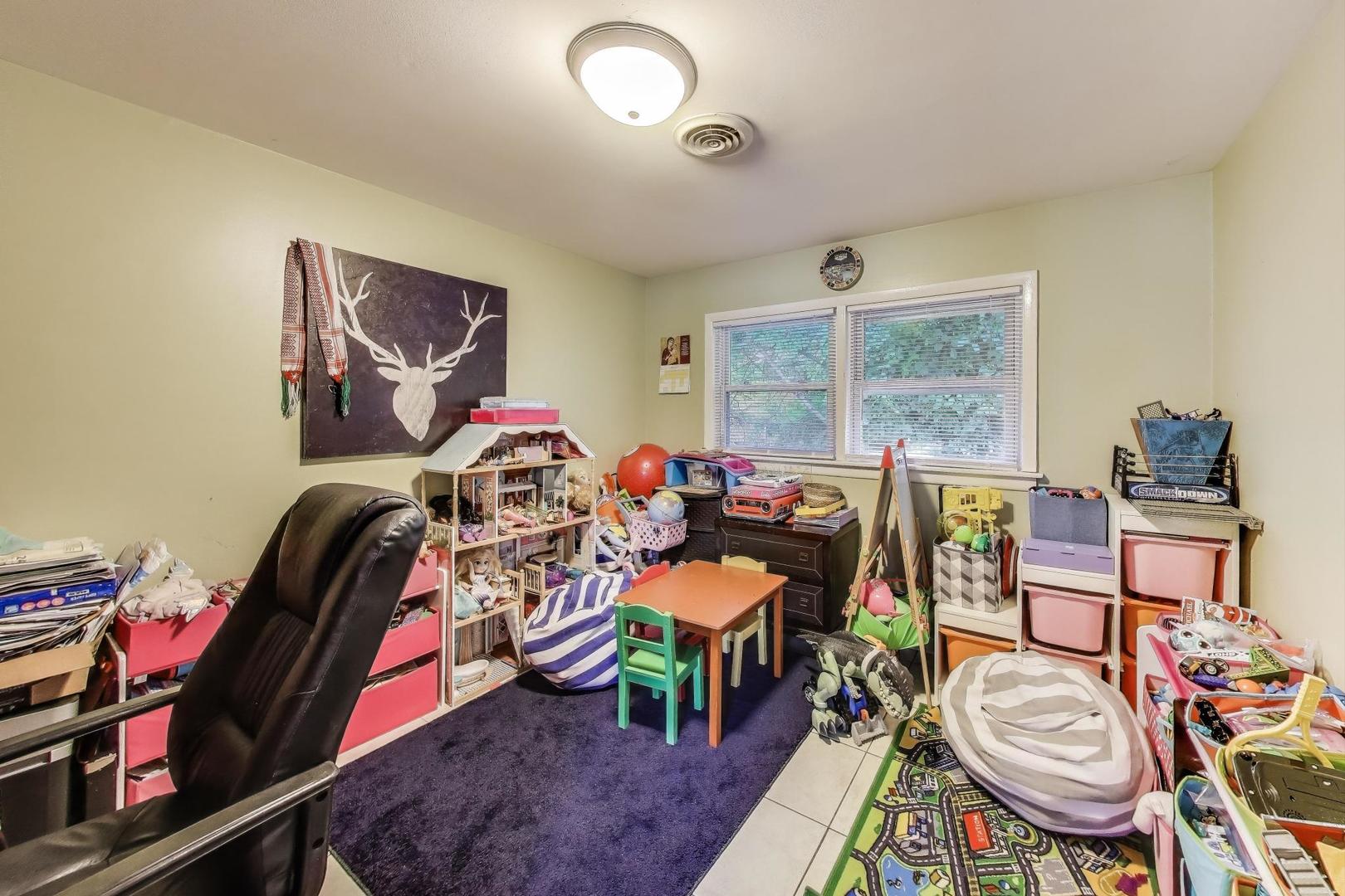 8760 N Oketo Avenue, Niles, IL 60714